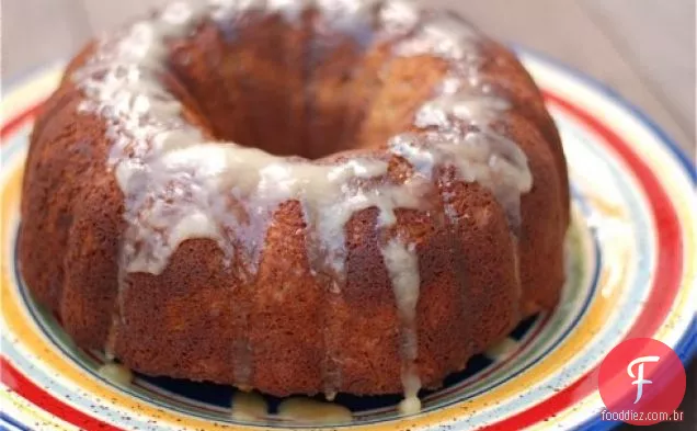 Bolo Bundt De Especiarias Da Apple Com Esmalte De Bordo