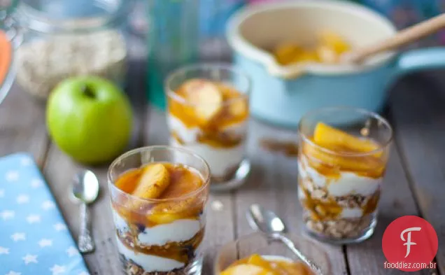 Potes De Granola De Maçã Caramelo
