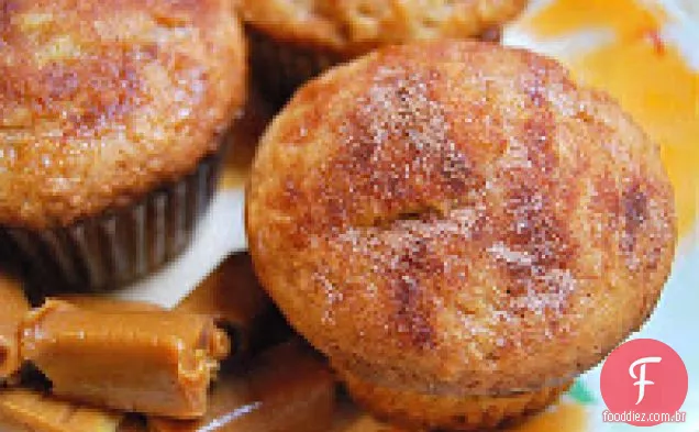 Muffins de caramelo com canela e açúcar