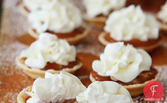 Noz De Caramelo E Macadâmia Com Tortas De Chocolate Branco