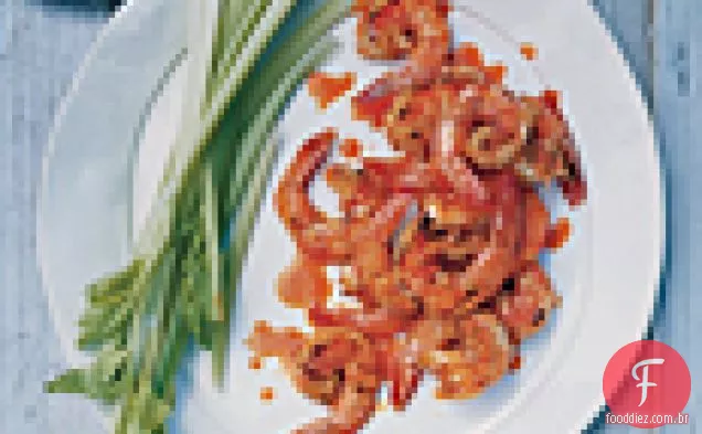 Camarão grelhado búfalo com molho de queijo azul e aipo