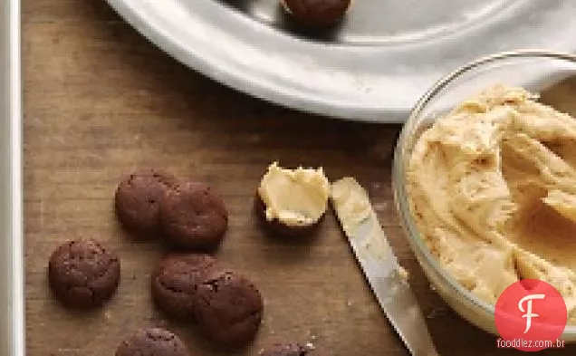 Biscoitos sanduíche Chocolate-caramelo