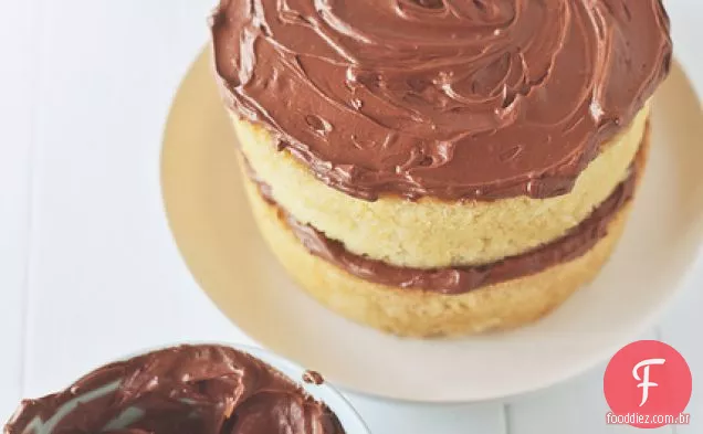 Bolo De Manteiga Marrom Com Cobertura De Chocolate Com Canela