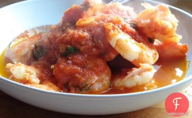 Camarão Jumbo Em Molho De Tomate Picante