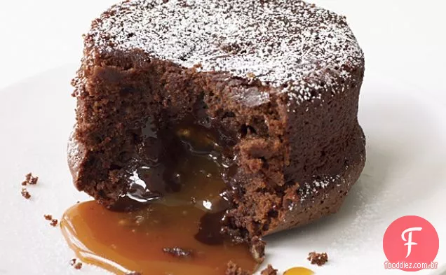 Bolo de Chocolate derretido Com Recheio de caramelo