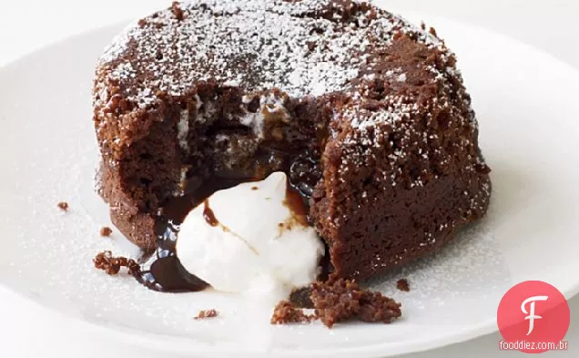 Bolo de Chocolate derretido Com Recheio de Marshmallow