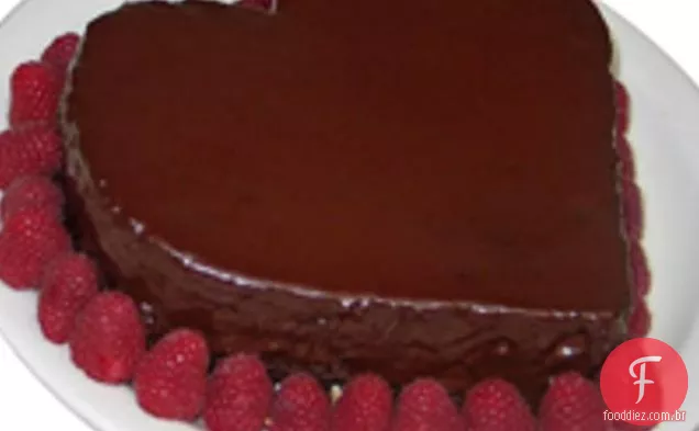 Bolo em forma de coração de Chocolate com cobertura de Chocolate
