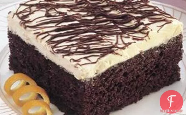 Bolo De Chocolate de uma tigela com fácil cobertura de laranja
