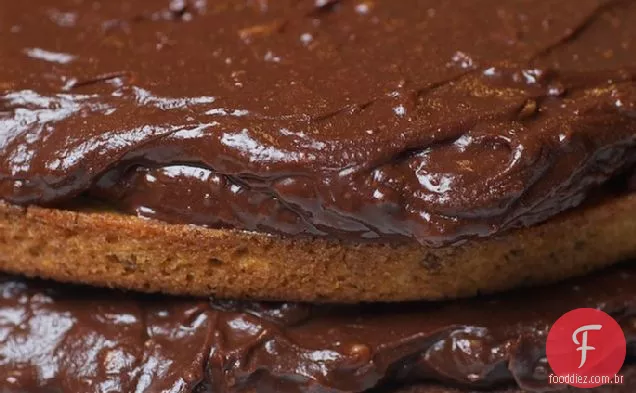 Bolo De Chocolate Encharcado Com Nozes Duplas