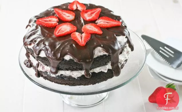 Bolo De Chocolate Com Recheio De Chantilly De Morango Balsâmico