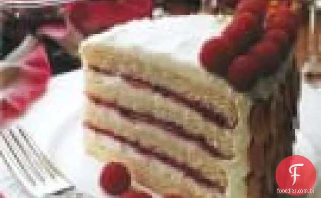 Bolo branco com aroma de amêndoa