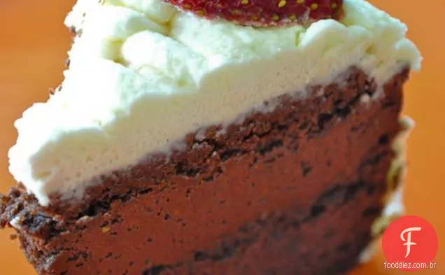 Bolo De Mousse De Morango Com Chocolate Com Cobertura Batida