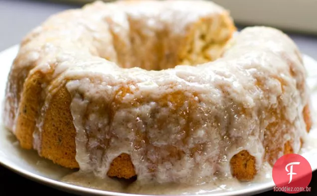 Bolo De Coco Bundt. Humido. Envidracar. Vegetariano