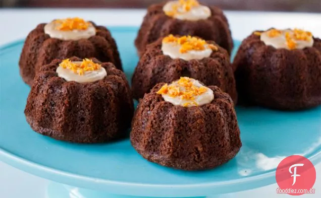 Bolo De Pão De Gengibre Laranja Regado Com Chocolate