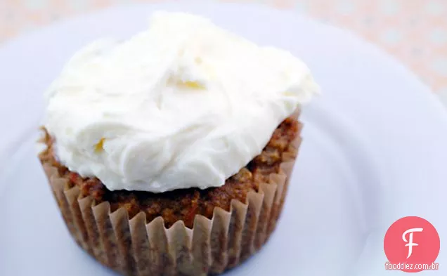 Cupcakes De Bolo De Cenoura Com Cobertura Cremosa De Cream Cheese