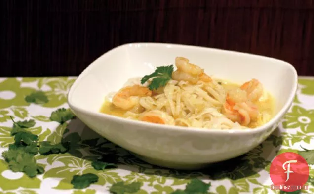 Camarão Curry Verde Com Macarrão