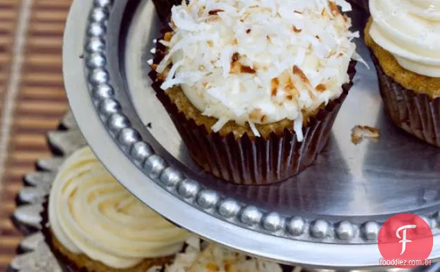 Cupcakes De Bolo De Cenoura Com Cobertura De Cream Cheese
