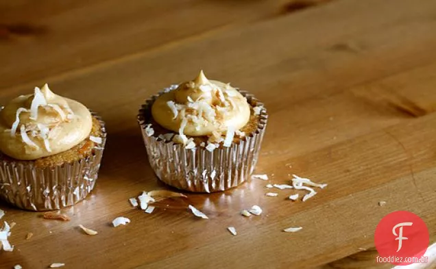 Bolo de cenoura Cupcakes com Dulce De Leche Buttercream