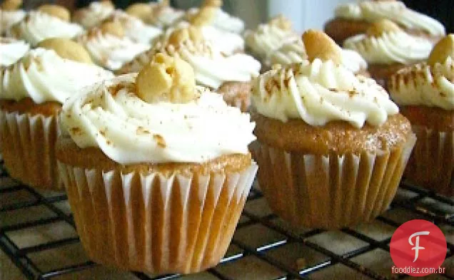 Bolo De Cenoura Mini Cupcakes Com Cobertura De Cream Cheese