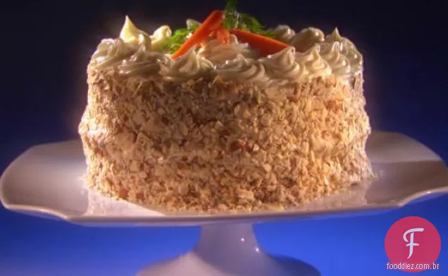 Cardamomo temperou bolo de cenoura com cobertura de queijo creme de Chocolate branco