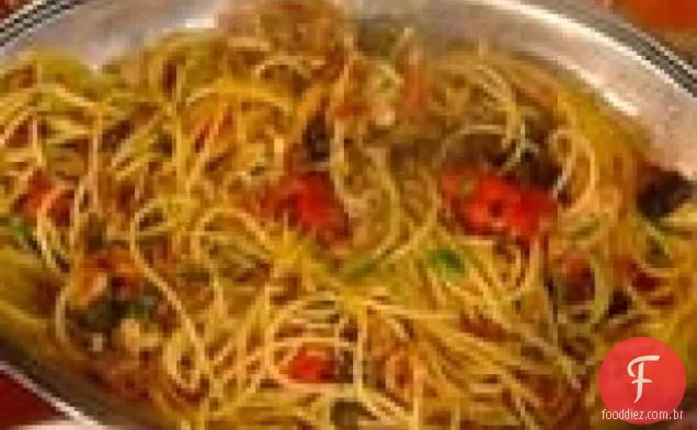 Bucatini com molho de Skate: Bucatini alla Razza