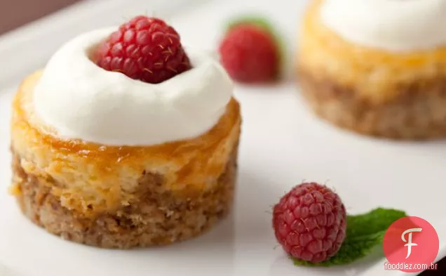 Mini Cheesecakes De Amêndoa De Mel Com Framboesas