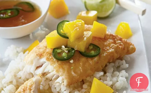 Pargo frito com molho Nuoc Nam