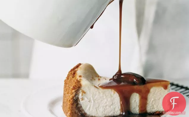 Cheesecake de Pecan-Praline com molho de caramelo