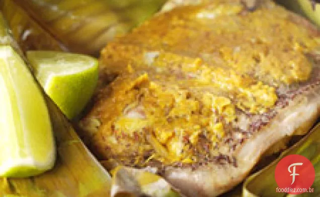 Pargo embrulhado em folha de Banana