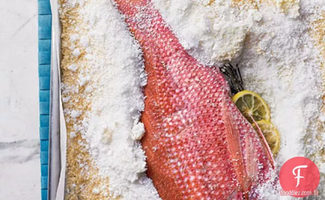 Pargo Vermelho Inteiro Assado Com Sal