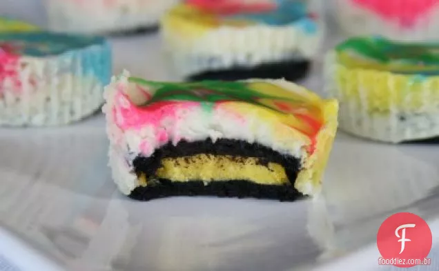 Cheesecakes Oreo tingidos com Tye