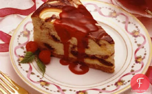 Cheesecake De Chocolate Duplo Com Molho De Framboesa