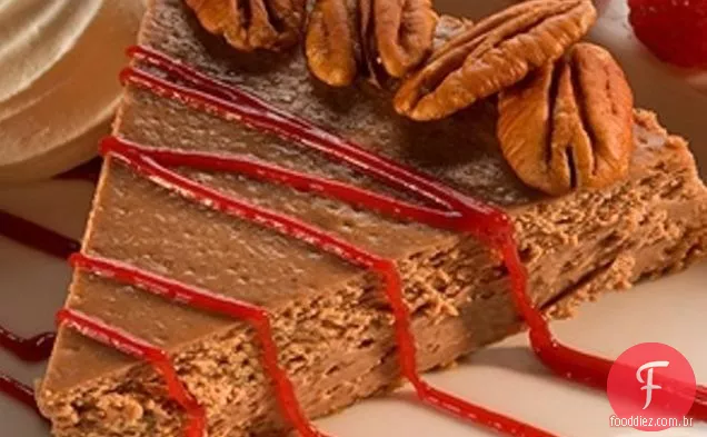 Cheesecake De Chocolate Pecan Com Molho De Framboesa