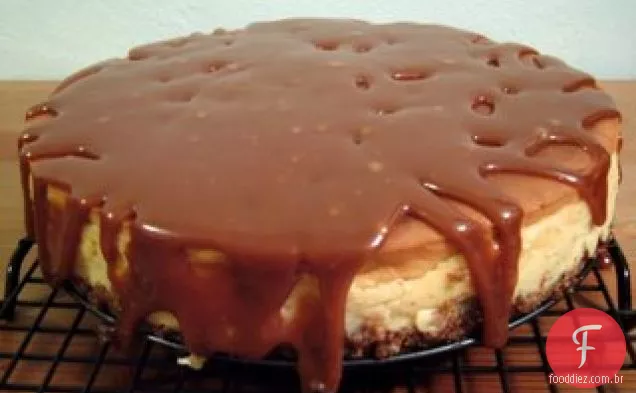 Cheesecake de Banana-rum com molho de caramelo