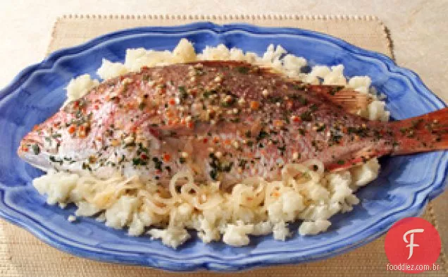 Pargo vermelho com alho Yuca