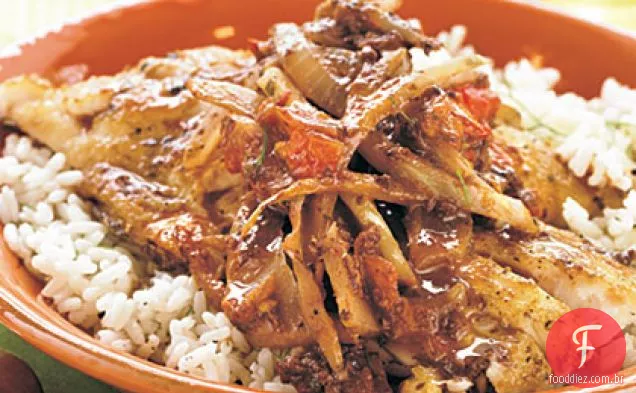 Pargo Pan-grelhado com cobertura de erva-doce-azeitona