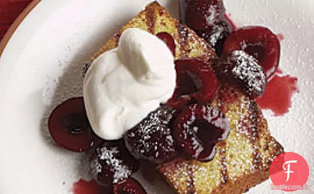 Bolo de Polenta grelhado com molho de cereja-cassis