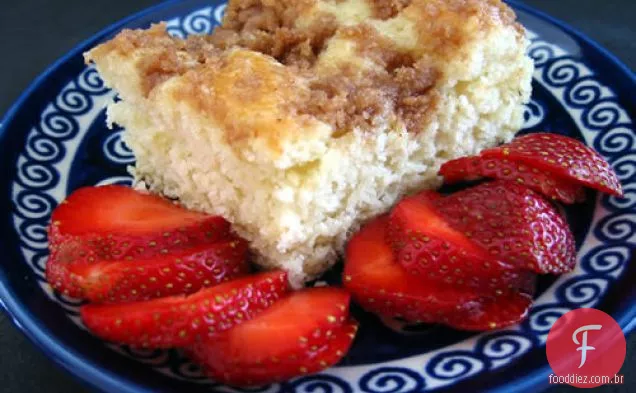Bolo de café com cobertura de açúcar