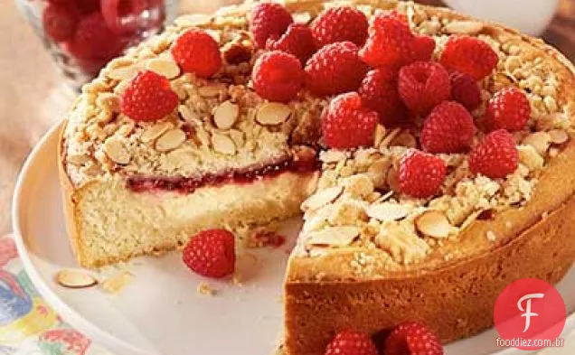 Bolo de café com creme duplo limão-framboesa