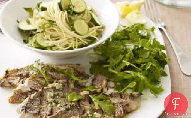 Macarrão De Abobrinha E Peixe Grelhado