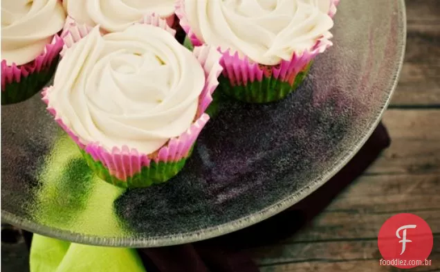 Cupcakes De Limão Poppyseed Com Cobertura De Queijo Creme De Baunilha