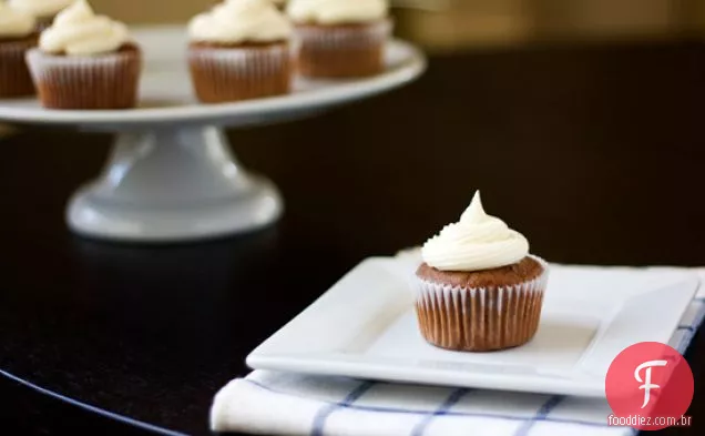 Cupcakes De Veludo Vermelho Com Cobertura De Cream Cheese
