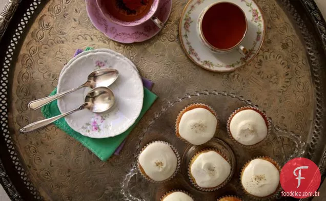 Cupcakes De Camomila Com Esmalte De Mel