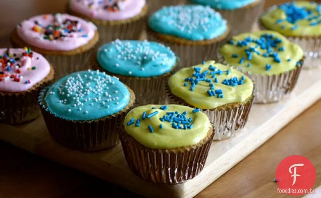 Cupcakes De Baunilha Com Creme De Manteiga De Baunilha