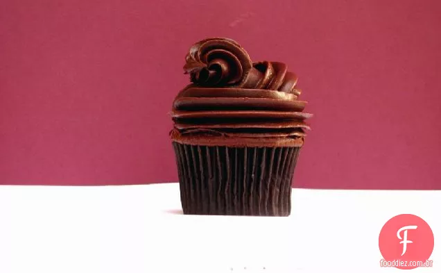 Cupcakes De Chocolate Escuro Com Chocolate Chambord Ganache