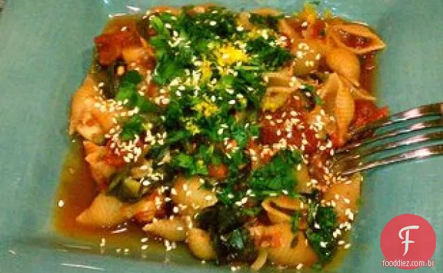 Macarrão de peixe com especiarias za'atar com espinafre