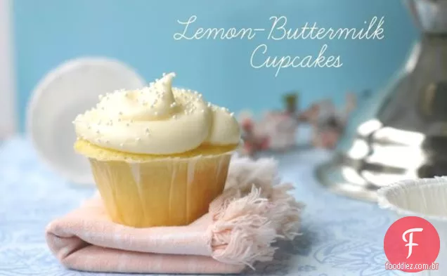 Cupcakes de leitelho beijados com limão com o Cre mais fofo do mundo