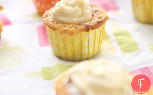 Cupcakes De Pão De Milho Com Cobertura De Mel