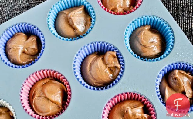 Fudgey Brownie Cupcakes Com Cobertura Branca Fofa