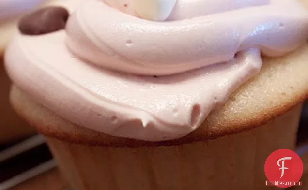 Cupcakes De Iogurte De Baunilha Com Cobertura De Creme De Manteiga Roselle